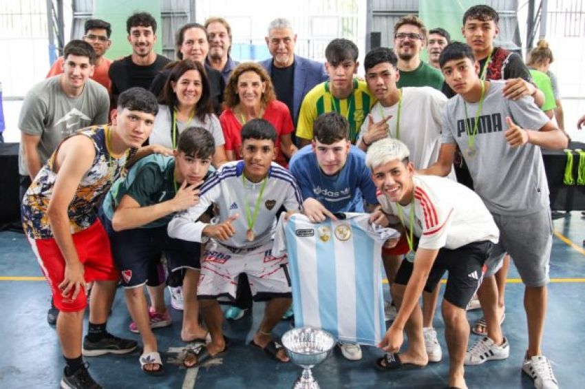 Ferraresi encabezó la entrega de premios del Torneo Intercolegiales de Avellaneda