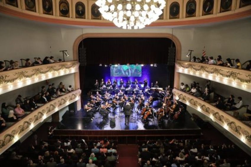 El Canal Encuentro presentó su programación en el Teatro Roma de Avellaneda
