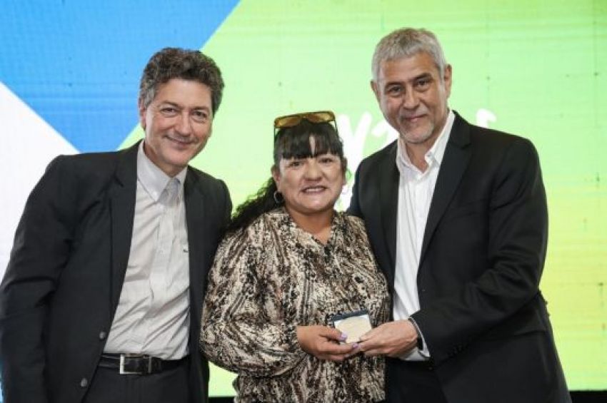 Ferraresi entregó medallas a trabajadores y trabajadoras municipales
