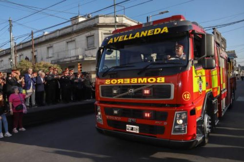 Con un emotivo desfile, los bomberos de Echenagucía celebraron su centenario