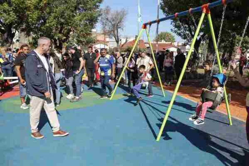 Ferraresi inauguró obras en la Plaza del Renunciamiento