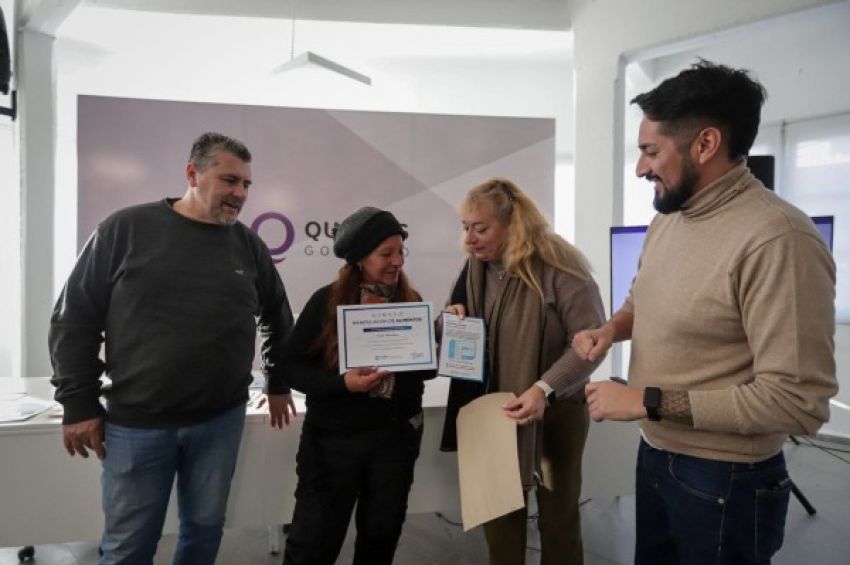 El municipio de Quilmes entregó carnets de Manipulación Segura de Alimentos a emprendedoras del Barrio La Paz