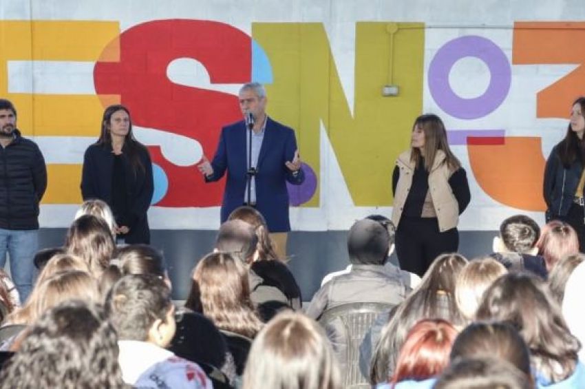 Ferraresi inauguró obras en la Escuela Secundaria Nº 33