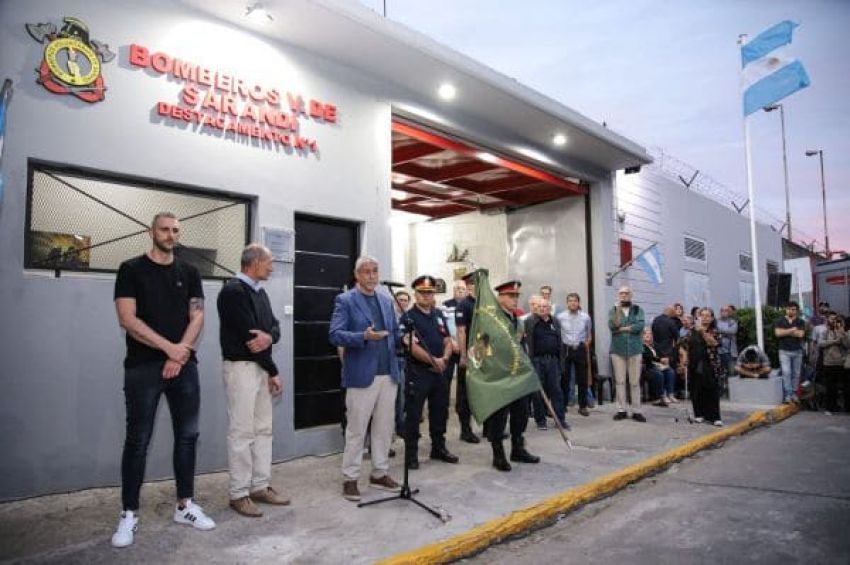 Ferraresi presentó la remodelación del Destacamento 1 de los Bomberos Voluntarios de Sarandí