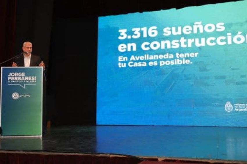 Ferraresi: «Estamos construyendo 3.316 viviendas para las familias de Avellaneda»