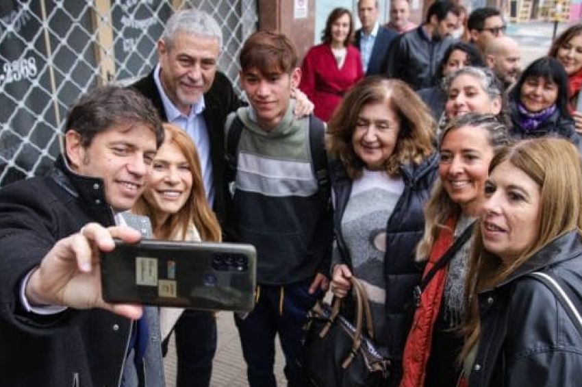 Axel Kicillof visitó escuelas de Avellaneda junto con Jorge Ferraresi