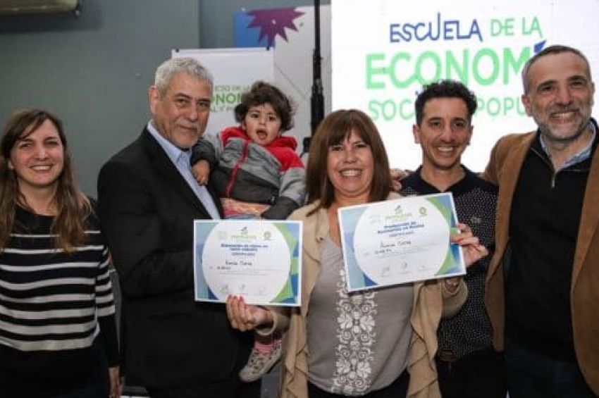 Ferraresi encabezó la entrega de 200 certificados del programa Fortalecer
