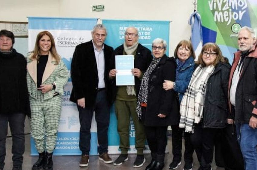 Más familias de Avellaneda recibieron la escritura de su vivienda