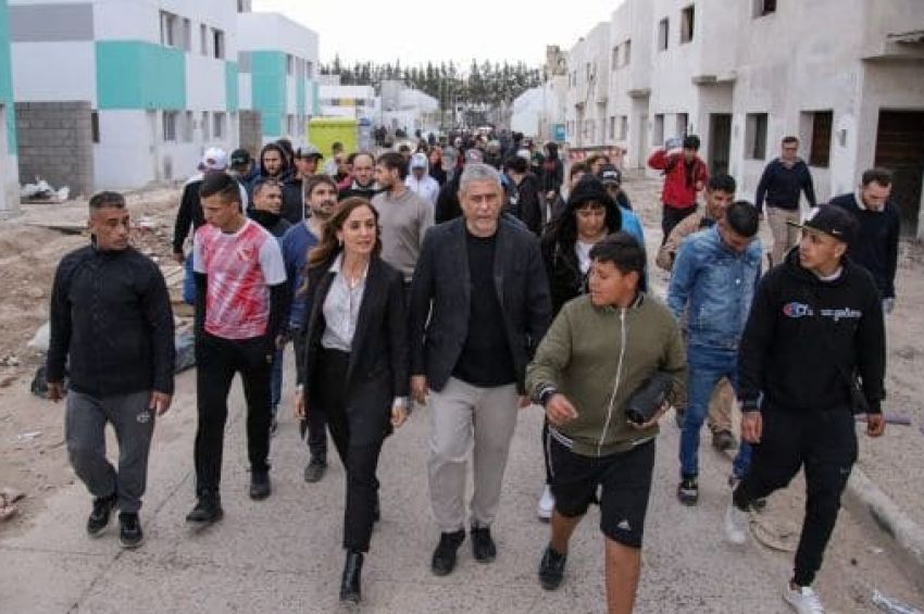 Ferraresi, Sierra y Tolosa Paz visitaron Villa Tranquila, Isla Maciel, un jardín de infantes y el Ecopunto