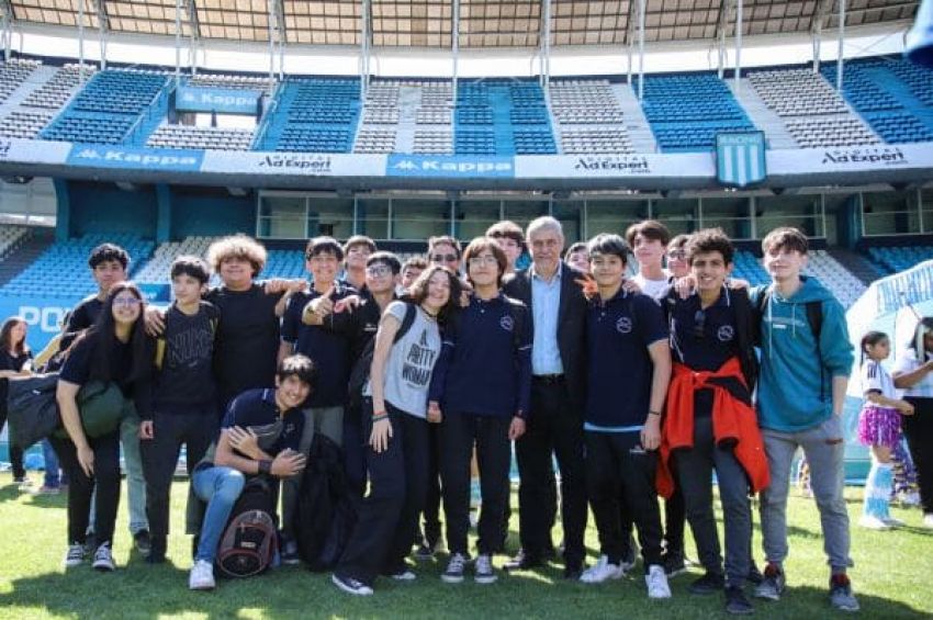 Más de 400 estudiantes participaron del encuentro «Entrar a la cancha para hacer la diferencia»
