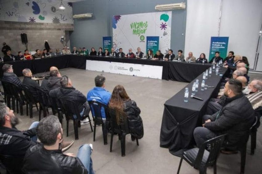 Declaración conjunta de empresarios y trabajadores apoyando a Unión por la Patria en Avellaneda