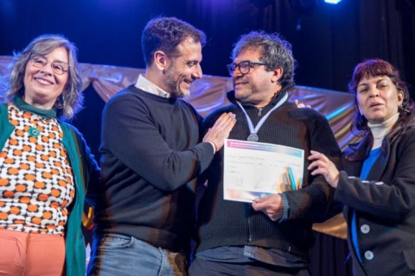 Lanús Gobierno entregó diplomas y medallas a 146 egresados y egresadas del Plan FinEs 2024