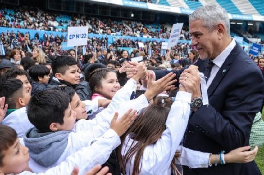 Cuatro mil alumnos de Avellaneda prometieron lealtad a la Bandera en el estadio de Racing
