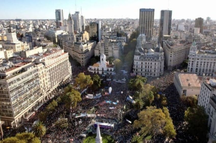 Impactante e histórica Marcha Federal Universitaria en defensa de la educación pública