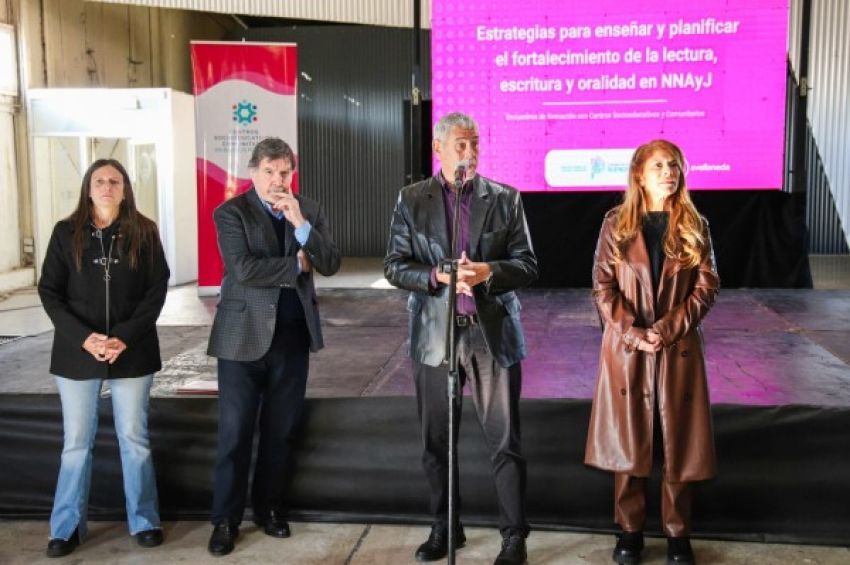 Ferraresi y Sileoni inauguraron el Encuentro Regional de Centros Socio Educativos para la Alfabetización