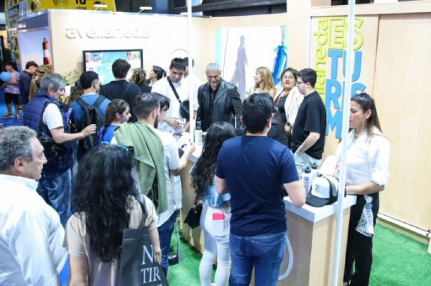 Ferraresi y Sierra visitaron el stand de Avellaneda en la Feria Internacional de Turismo