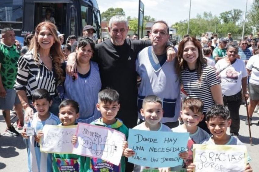 Ferraresi acompañó la inauguración del nuevo ramal de la línea 570 en Villa Tranquila