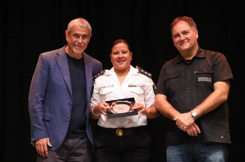 Ferraresi entregó distinciones por el Día de la Policía Bonaerense