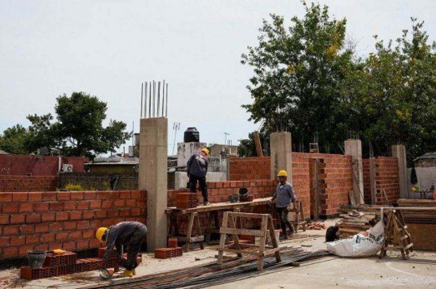 El municipio amplía y mejora el Club 6 de Enero, en Villa Domínico