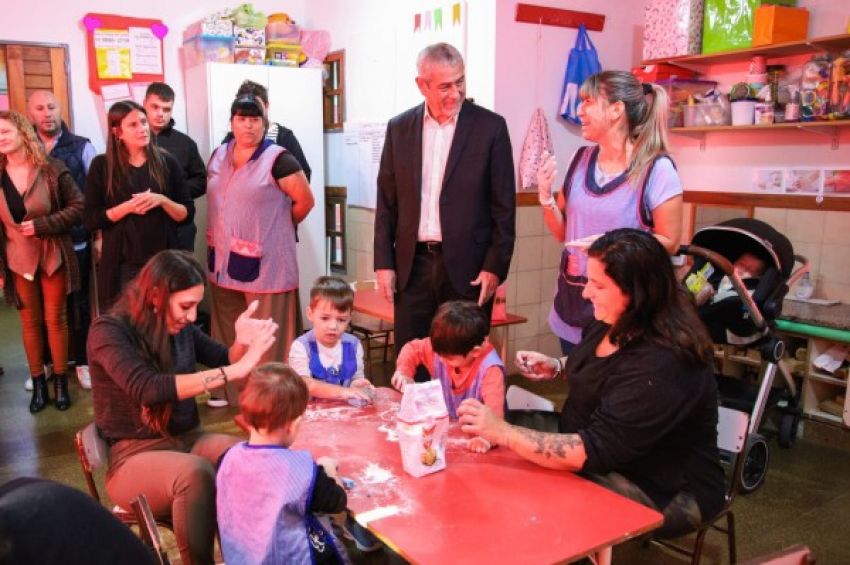 Ferraresi recorrió las obras en el Jardín de Infantes N°928