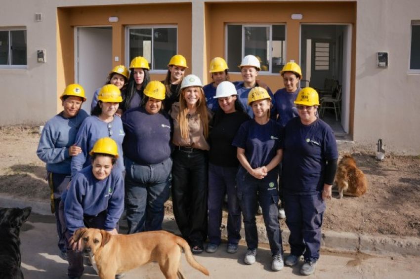 Magdalena Sierra visitó a albañilas: «Cuando una mujer entra a la obra, construye igualdad»