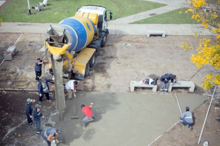 El municipio realiza trabajos de modernización en la Plaza Fátima de Wilde