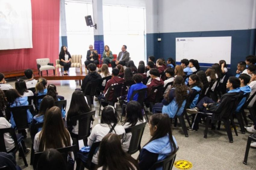 Ferraresi y Sierra visitaron el Instituto Adventista de Avellaneda