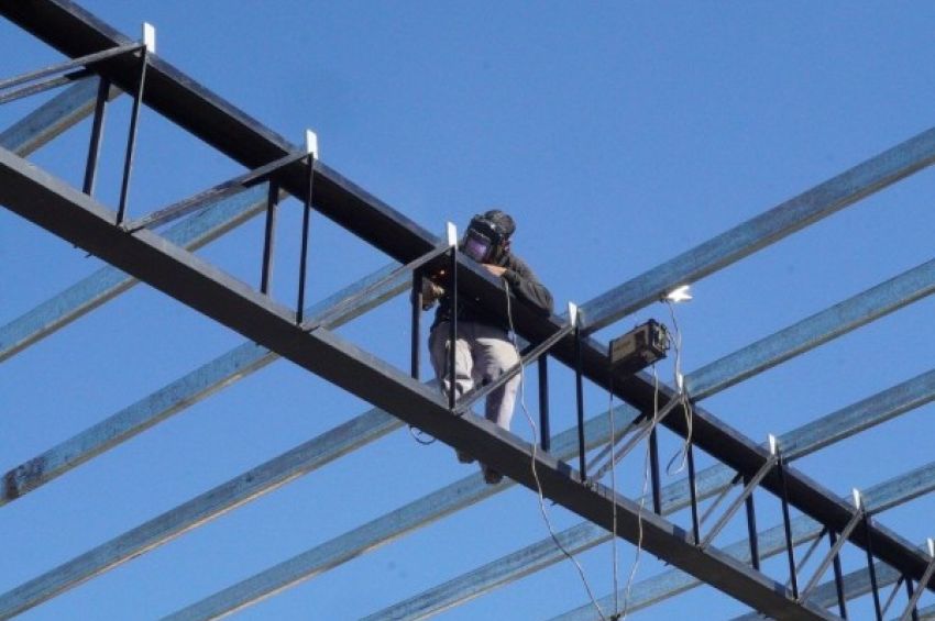 El municipio realiza obras de ampliación del Club 6 de Enero de Villa Domínico