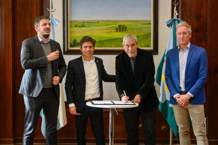 Kicillof y Cuattromo firmaron convenios de leasing con municipios para la compra de bienes de capital