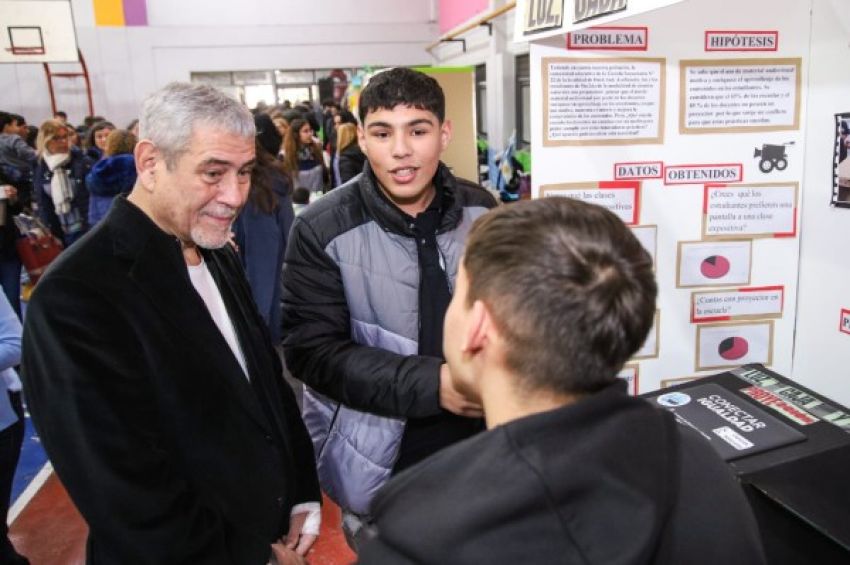 Ferraresi recorrió la Feria Distrital de Educación, Artes, Ciencia y Tecnología