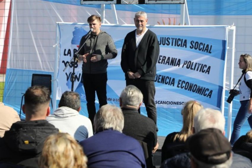 Ferraresi compartió el acto del candidato de Fuerza Patria Avellaneda, Sebastián Vidal