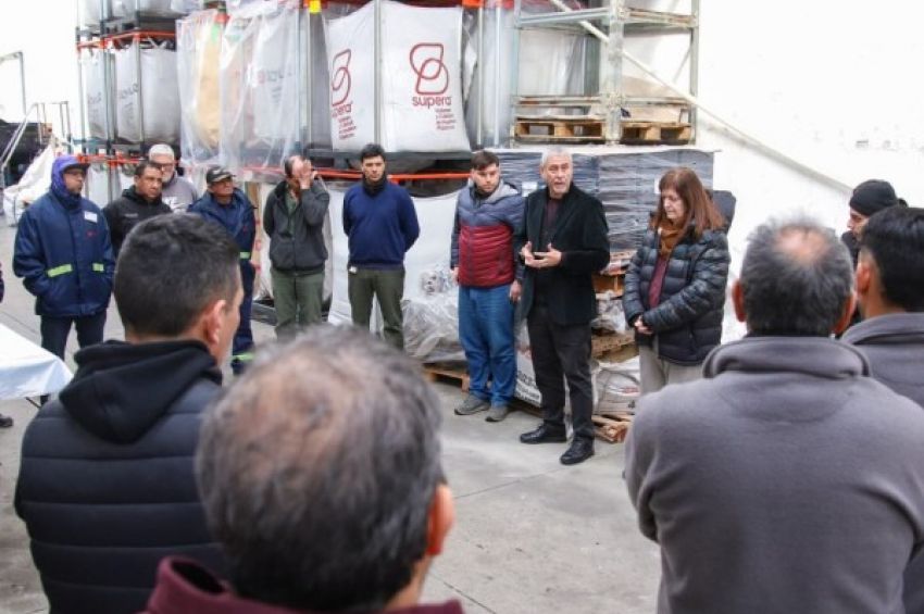 Jorge Ferraresi recorrió la planta de la empresa Soyuz S.A.