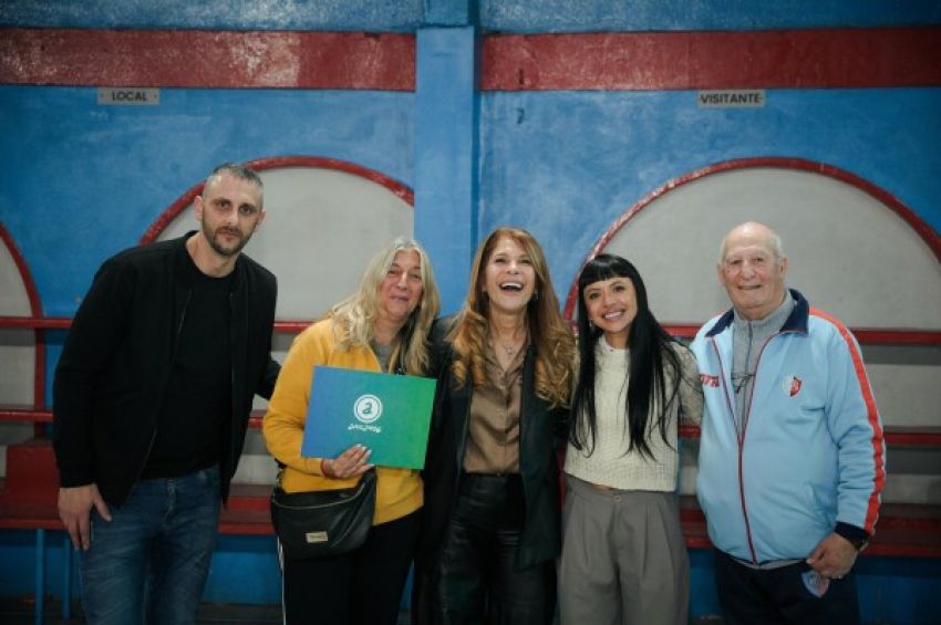 Magdalena Sierra entregó 18 subsidios a instituciones de Avellaneda