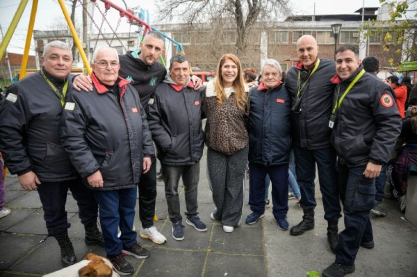 Magdalena Sierra festejó el Día de las Infancias junto a los Bomberos Voluntarios de Villa Domínico-Wilde