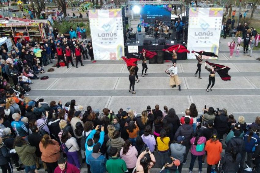 Lanús Gobierno celebró el cumpleaños de Remedios de Escalada con el Festival «Este es mi Barrio»