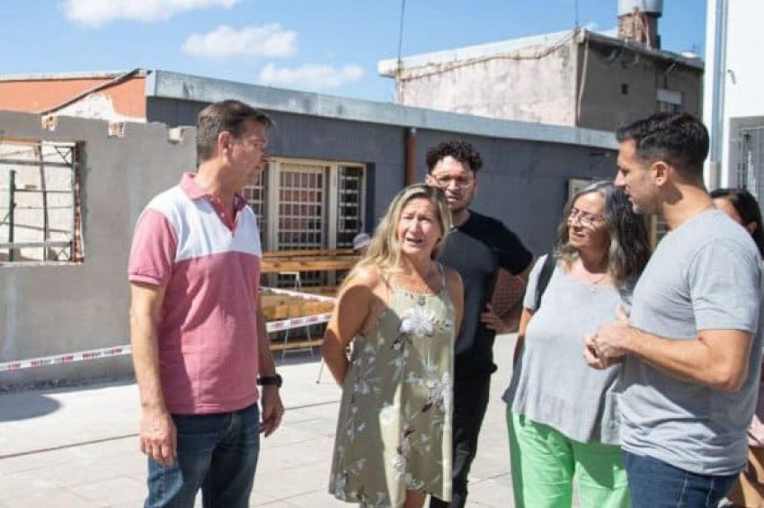 Julián Álvarez recorrió las obras de la EP N°70 de Lanús Oeste