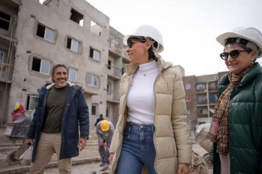 Mayra supervisó la obra de 80 viviendas en el barrio Memoria, Verdad y Justicia, en Ezpeleta