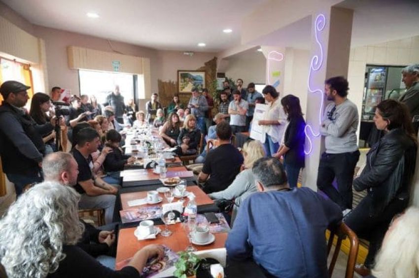 Mayra se reunió con vecinos de Quilmes Oeste y presentó la obra de repavimentación de la avenida Andrés Baranda