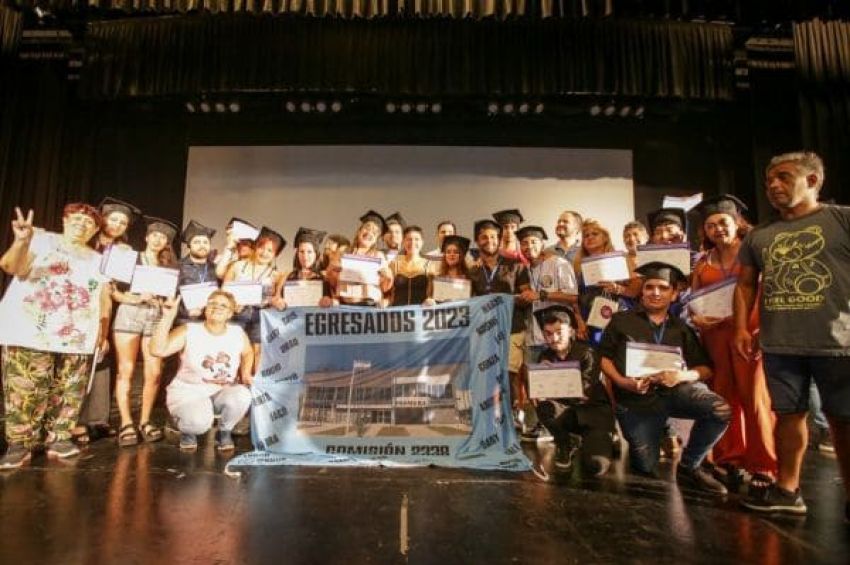 Mayra Mendoza entregó diplomas a las y los egresados del Plan Fines de Quilmes