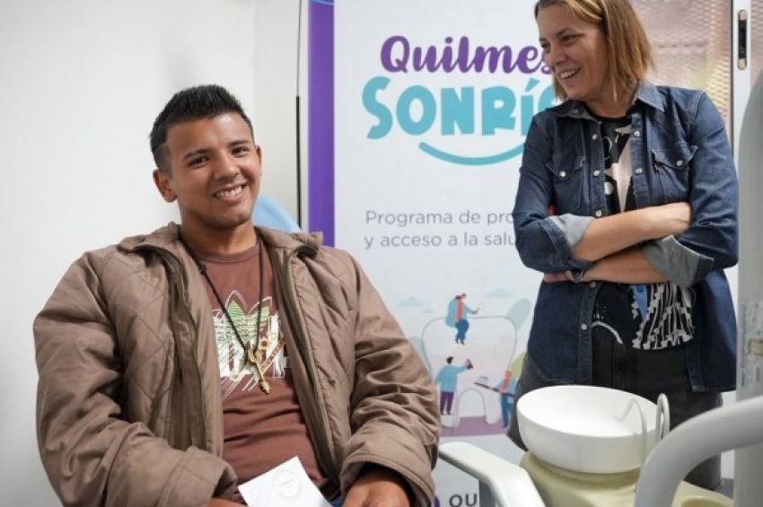 El municipio entregó más de 40 prótesis dentales a vecinos y vecinas en el CIC La Ribera