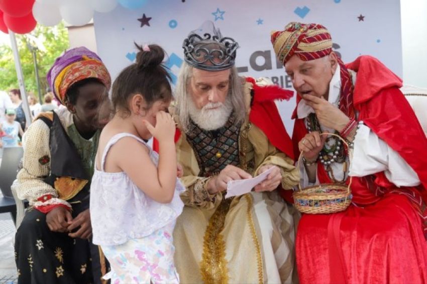 Los Reyes Magos vuelven a visitar los barrios de Lanús