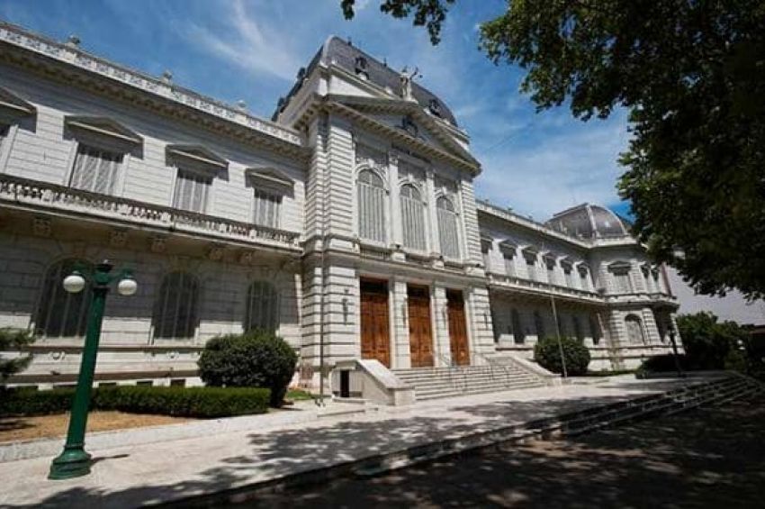 El procurador dictaminó que es la justicia bonaerense y no la Corte la que debe entender en la reelección de intendentes