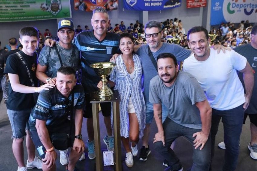 Mayra Mendoza, Julián Álvarez y Emmanuel Santalla en la entrega anual de premios de la FADI