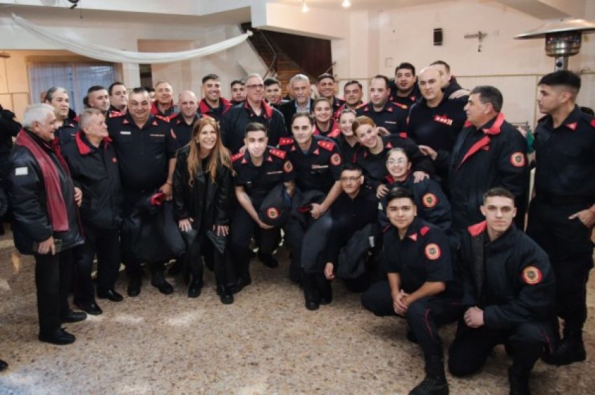 Ferraresi encabezó el acto por el Día Nacional de la Bombera y el Bombero Voluntario