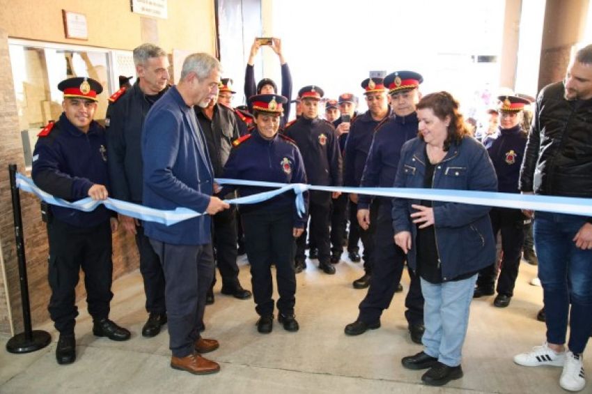 Ferraresi presentó nuevas obras en el Cuartel de Bomberos Voluntarios de la Isla Maciel