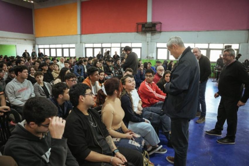 Ferraresi dialogó con estudiantes de todas las escuelas técnicas de Avellaneda