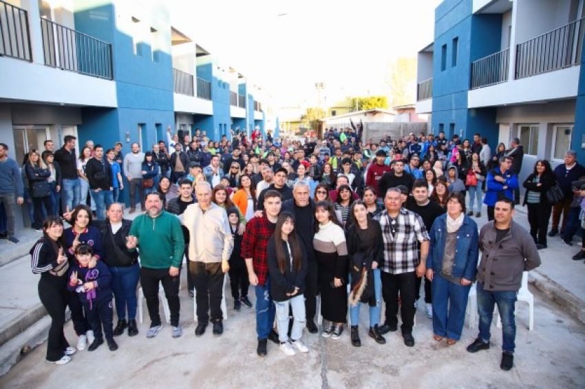 Ferraresi entregó más viviendas en Dock Sud