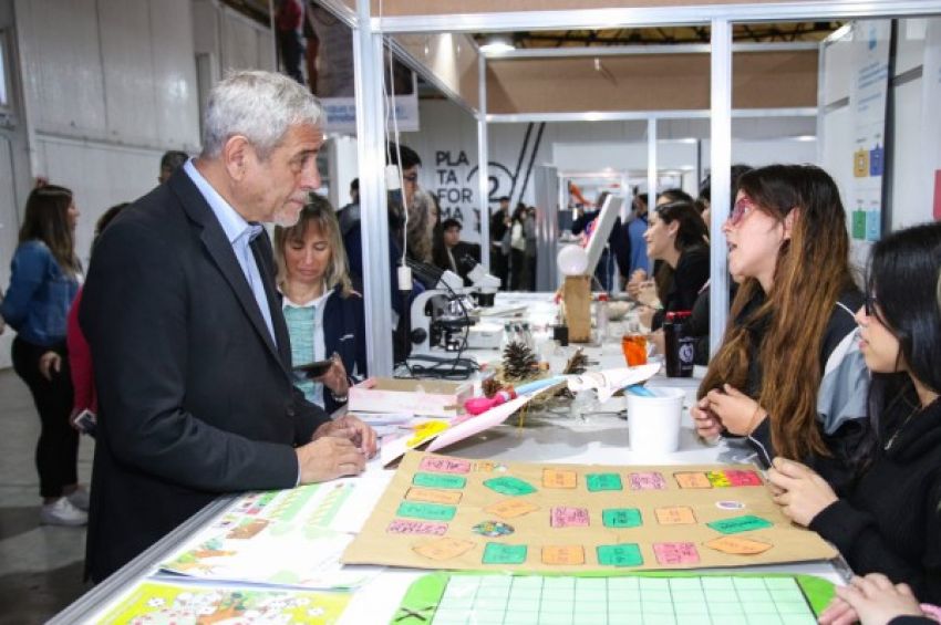 Jorge Ferraresi recorrió la Feria Educativa 2024