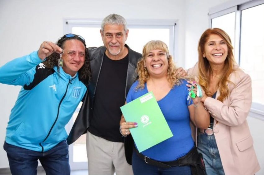 Ferraresi entregó 24 viviendas en Predio Alianza