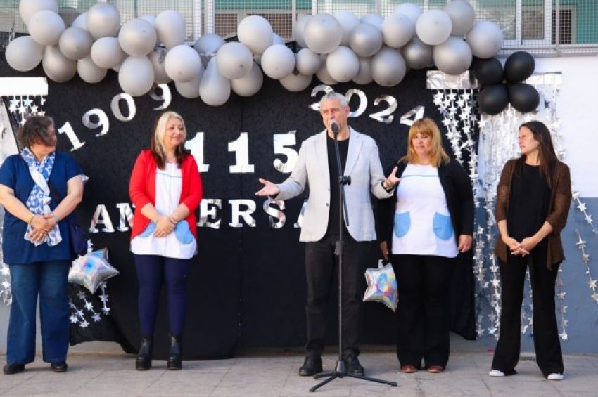 Ferraresi participó de un acto en una escuela primaria de Dock Sud
